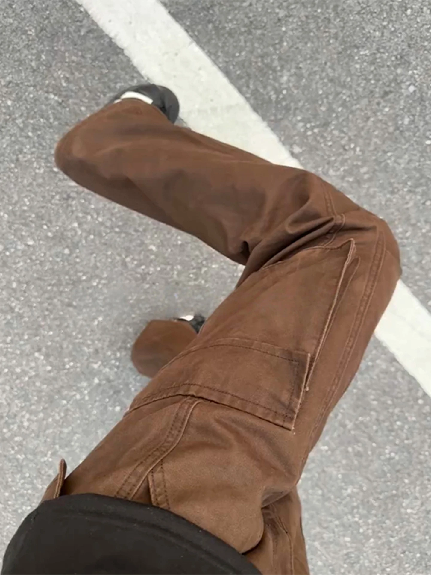 

Мужские джинсы в стиле ретро-американский рабочий костюм, коричневые, с эффектом потертости, деним, прямые или расклешенные брюки, в стиле стритстайл