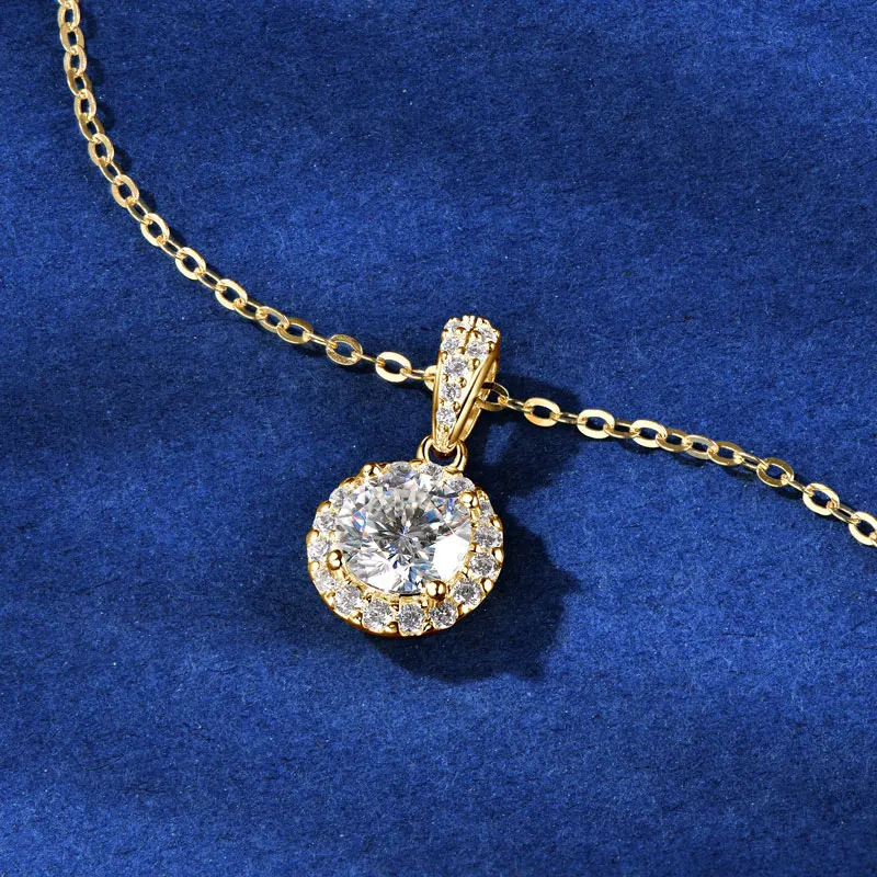 IOGOU Main Diamond 6.5mm 1CT D Color Round Moissanite Halo Pendant Necklace Real Silver Chain 925 for Women Engagement Jewelry