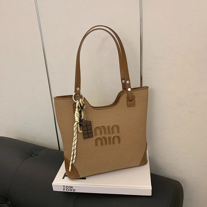 

Vintage Solid Color Crossbody Handbag Stylish For Casual Women Leisure With Elegant Minimalist Design And Letter Logo Bag