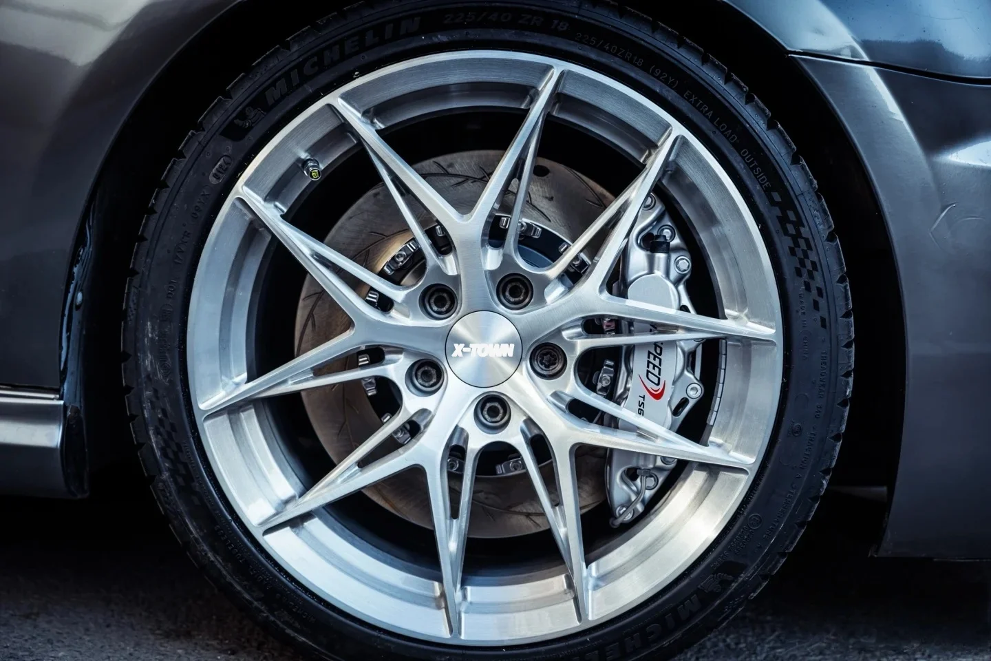 حافة عجلات مقعرة مخصصة 17-22 بوصة 5x108-5x120 لمسة نهائية من سبائك الألومنيوم الذهبية المزورة #2