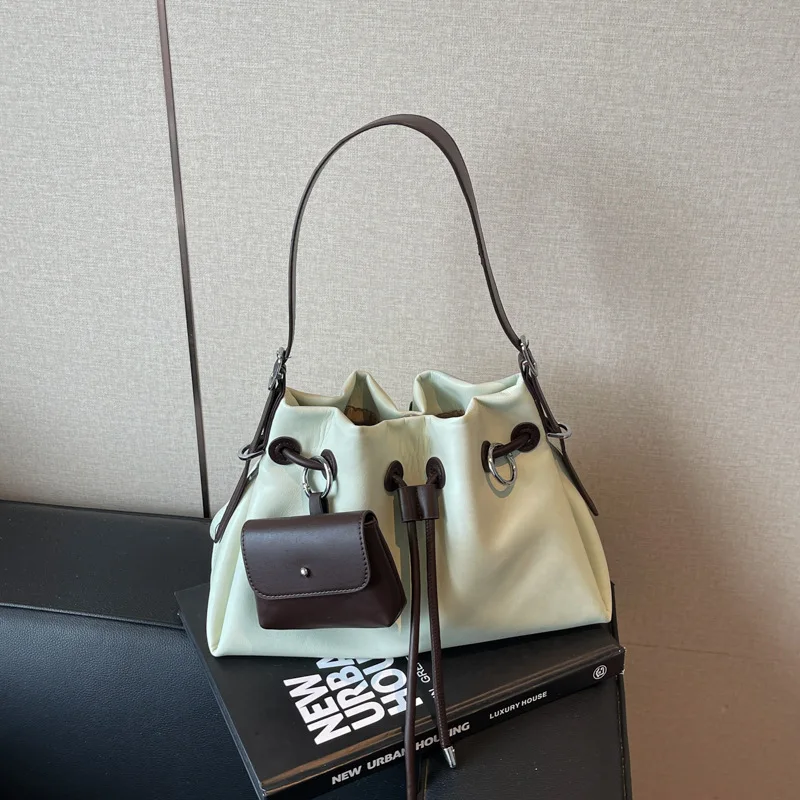 

2025 Drawstring Bucket Bag Women Woven Raffia Crossbody Purse Sustainable Texture Office to Beach Convertible Complete System​​