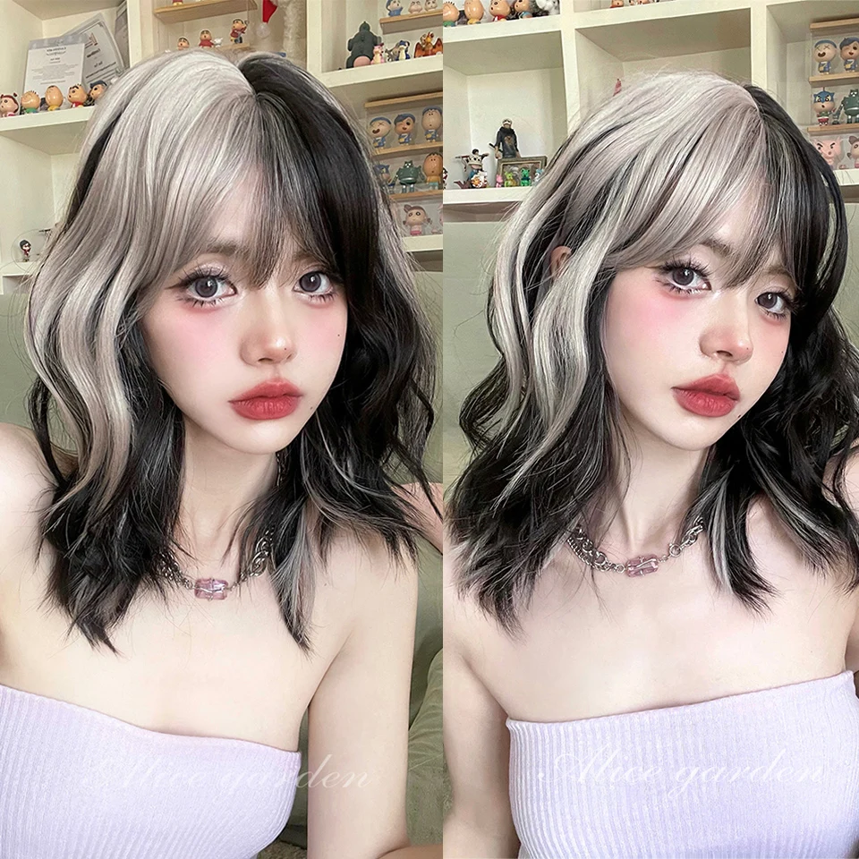 Cospaly sintetis Lolita Wig wanita, pendek pirang hitam berombak keriting dengan poni Wig rambut halus alami untuk pesta sehari-hari