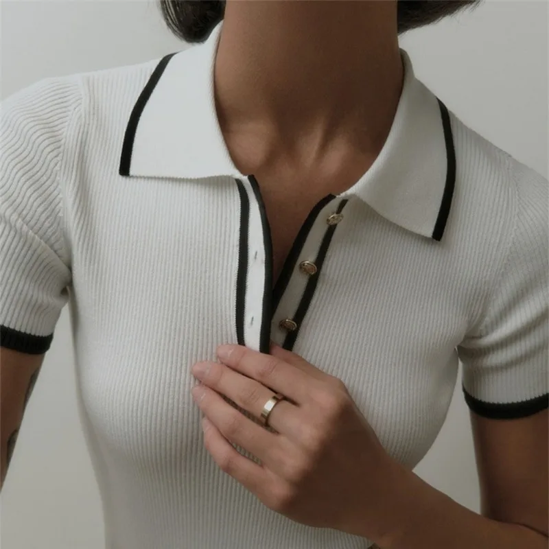 Pullover lavorato a maglia da donna pop Maglione patchwork a maniche corte alla moda Top elegante pullover lavorato a maglia con risvolto a contrasto sottile