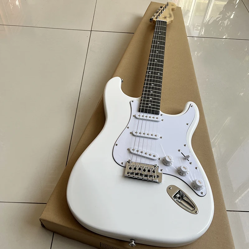 

Classic st electric guitar, classic vibrato guitar, professional level, quality assurance, free delivery home.