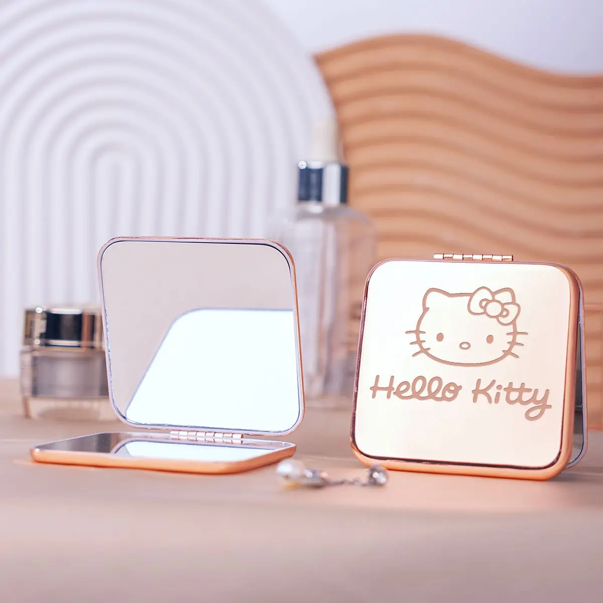 Handheld Hello Kitty Cosmetic Mirror Kawaii Exquisite Daily Girl Anime Cartoon Convenient Travel Life Supplies Birthday Gift