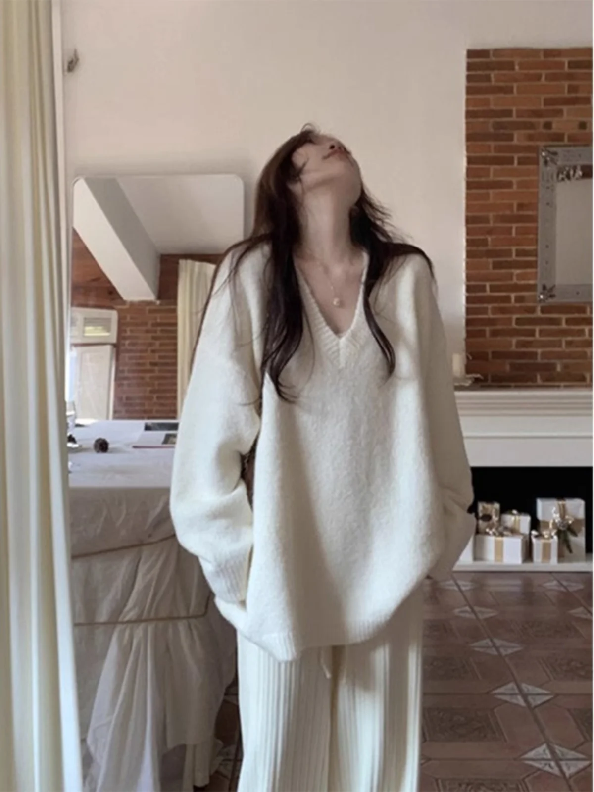 Jersey holgado con escote en V para mujer, suéter blanco, Top de punto cómodo, adelgazante, Faion coreano, Otoño Invierno, recién llegado