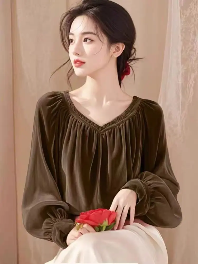Unique Beautiful Top Beautiful Light Luxurious Age-reducing Western-style Apricot Gold Velvet Shirt for Women in Autumn