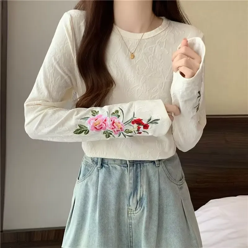 

Women Embroidered O-Neck Jacquard T-shirt 2025 New Spring Autumn Long Sleeve Casual Shirt Blouse Female Soft White Base Shirt