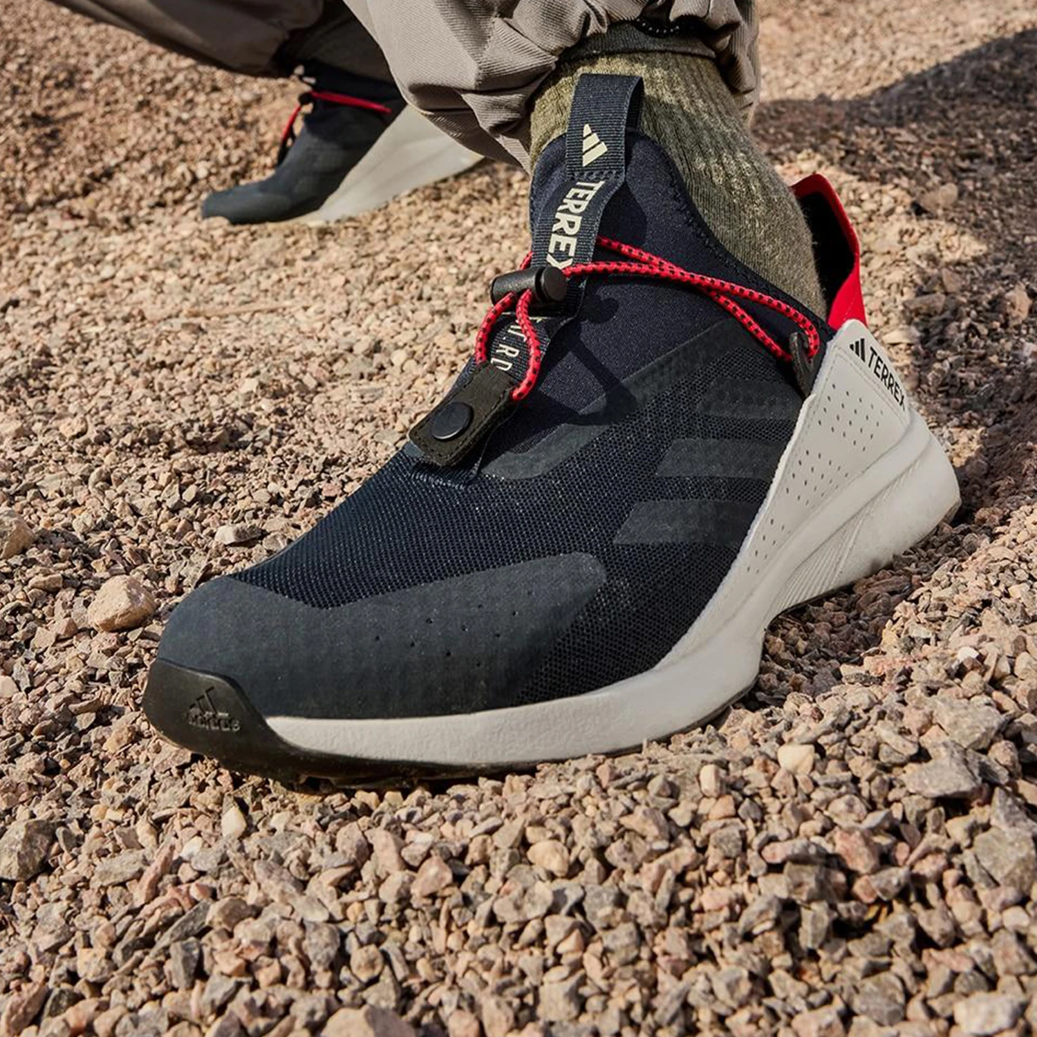 

Adidas Genuine VOYAGER Мужская уличная спортивная обувь без шнуровки с мягкой подкладкой IH6118