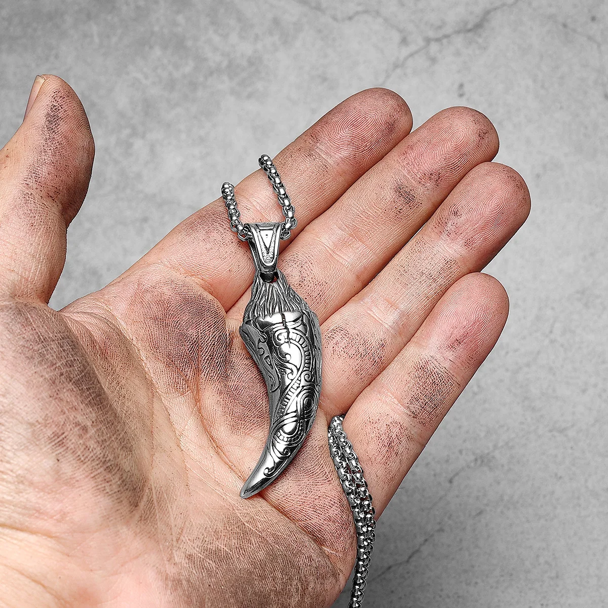 Carved Wolf Teeth Men Necklaces With Pendant Stainless Steel Jewelry For Male Women Punk Hip Hop Accessories Gifts Wholesale