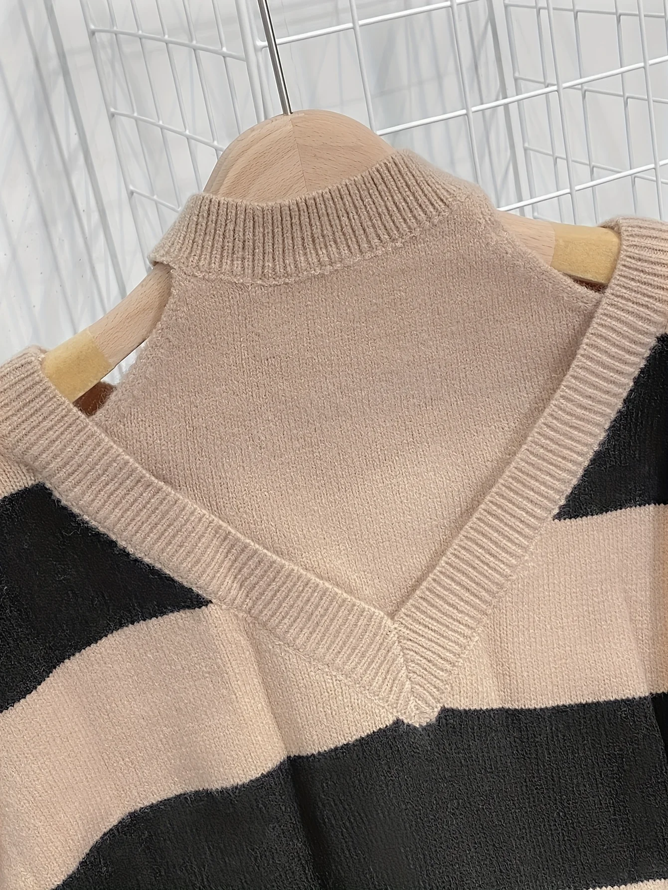 ليو يوي غو، خطوط كتلة الألوان. قميص نسائي محبوك مكون من قطعتين يشبه الصوف مع بنطال مضلع عالي الخصر. أسلوب غير رسمي. #5