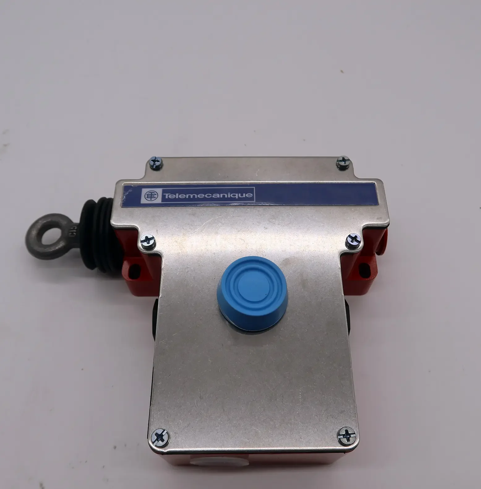 Original Brand New XY2CE2A250 Latching emergency stop rope pull switch