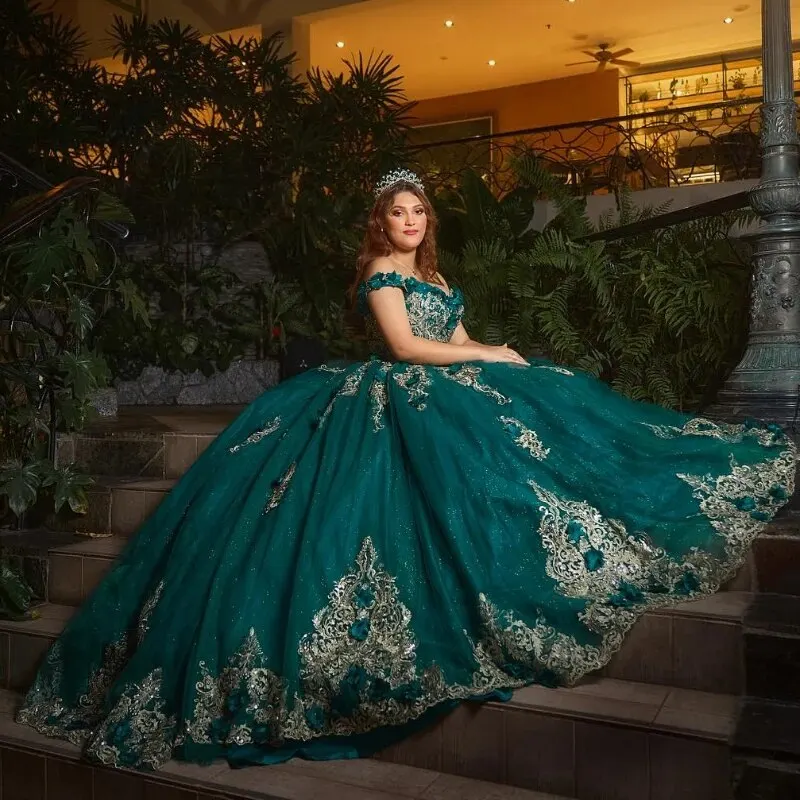 Vestido de fiesta plisado con hombros descubiertos, verde brillante, vestido para quinceañeras, apliques dorados, corsé de tul con cuentas de encaje personalizado