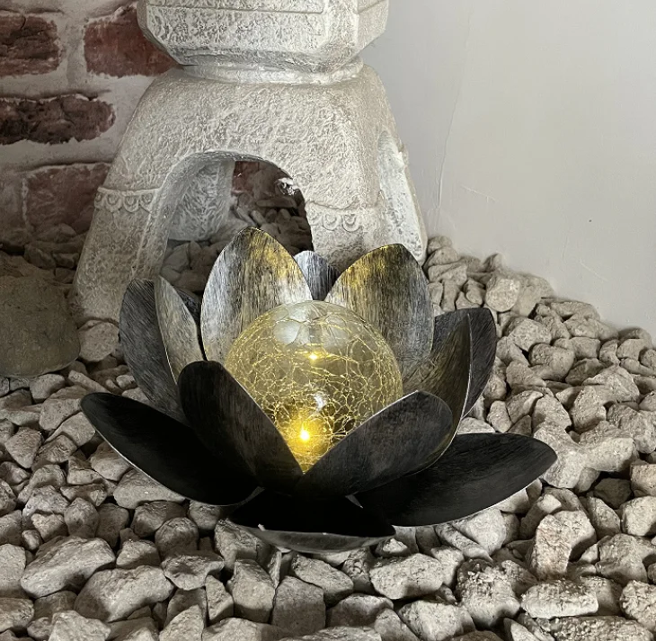 Solar Iron Craft Lotus Lamp Outdoor Simulated Lotus Lamp with Cracked Texture Waterproof Solar Powered Lawn Light