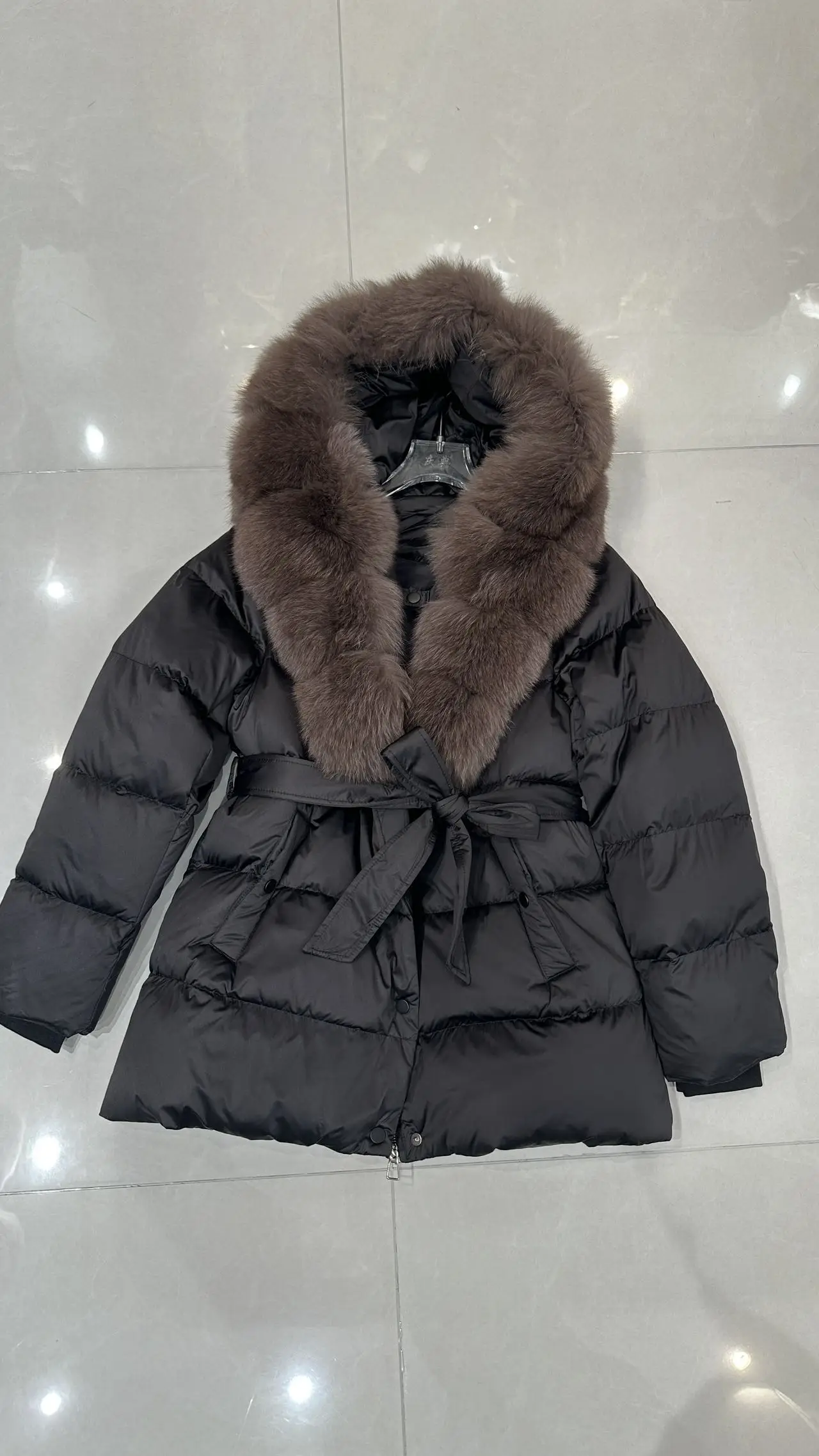 الجملة 2025 الشتاء الفضة الطبيعية الثعلب الفراء مقنعين 90% أوزة أسفل سترة المرأة سميكة معطف دافئ مقاوم للماء مربوط سترات