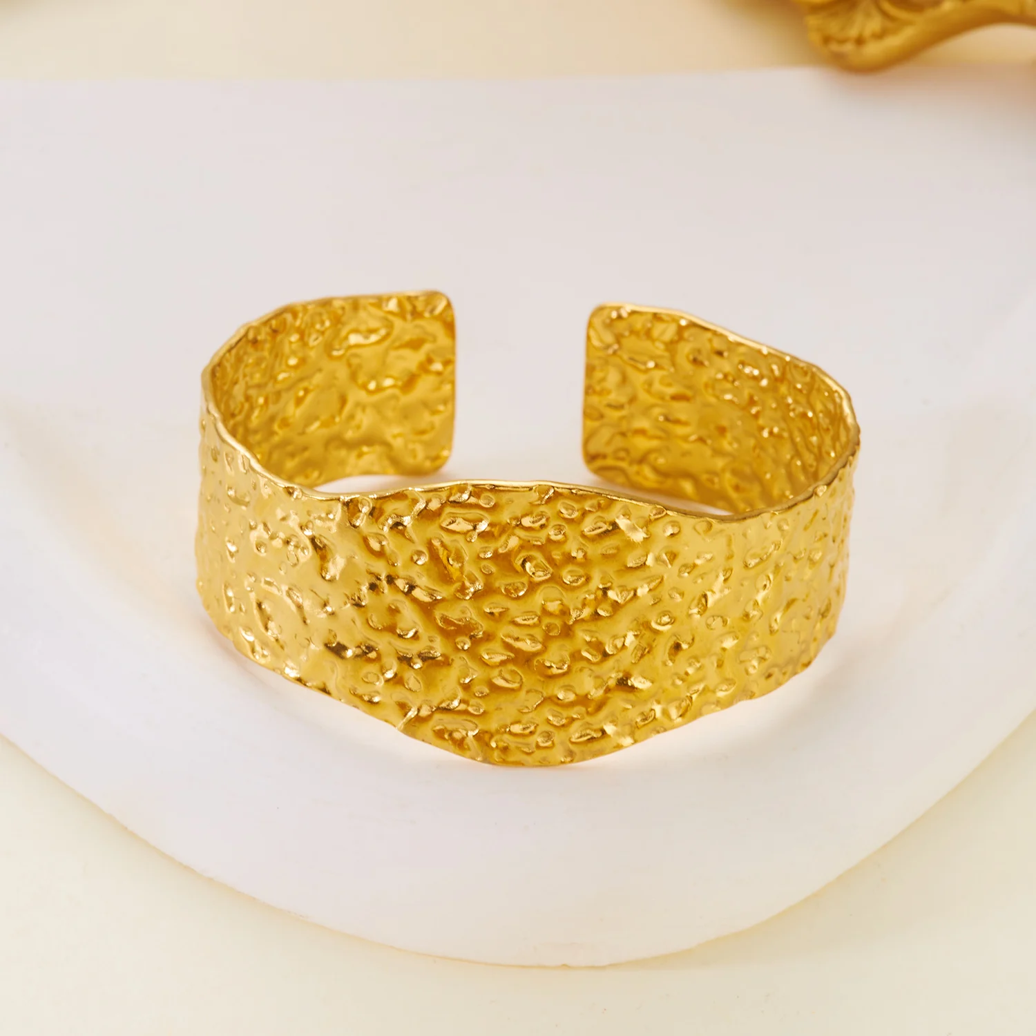 Vintage Unregelmäßige Armband für Frauen Edelstahl Gold Farbe Offene Manschette Armreif Exquisite Luxus Wasserdicht Schmuck Zubehör – Detail 7