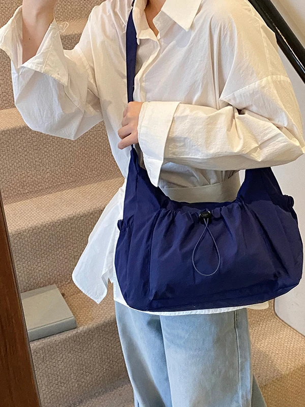 حقيبة قماشية كبيرة السعة بحزام كتف وحبل للإغلاق، مناسبة للتنقل إلى العمل للشباب والشابات
