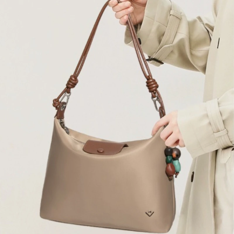 

Нейлоновая простая вместительная сумка через плечо/на плечо 2026: Новая модная премиум-сумка-пельмень в стиле Lazy Style, сумка-тоут