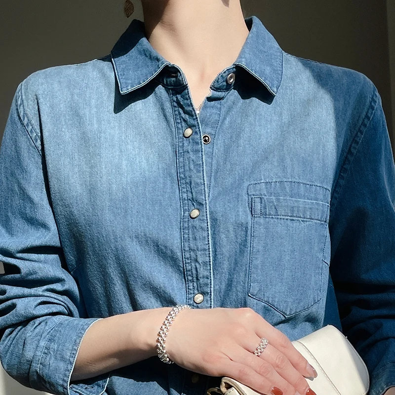 Retro-Jeans hemd im Workwear-Stil für Frauen mit einem Design-Gefühl für Unterwäsche-Unterwäsche im Frühjahr und Sommer mit lockerer Jacke