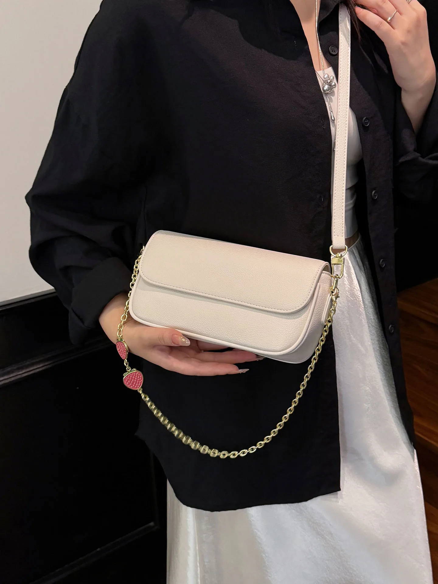 

Textured Chain Crossbody Bags For Women Trendy PU Leather Commuting Square Bag Solid Color Versatile Shopping Shoulder Pack
