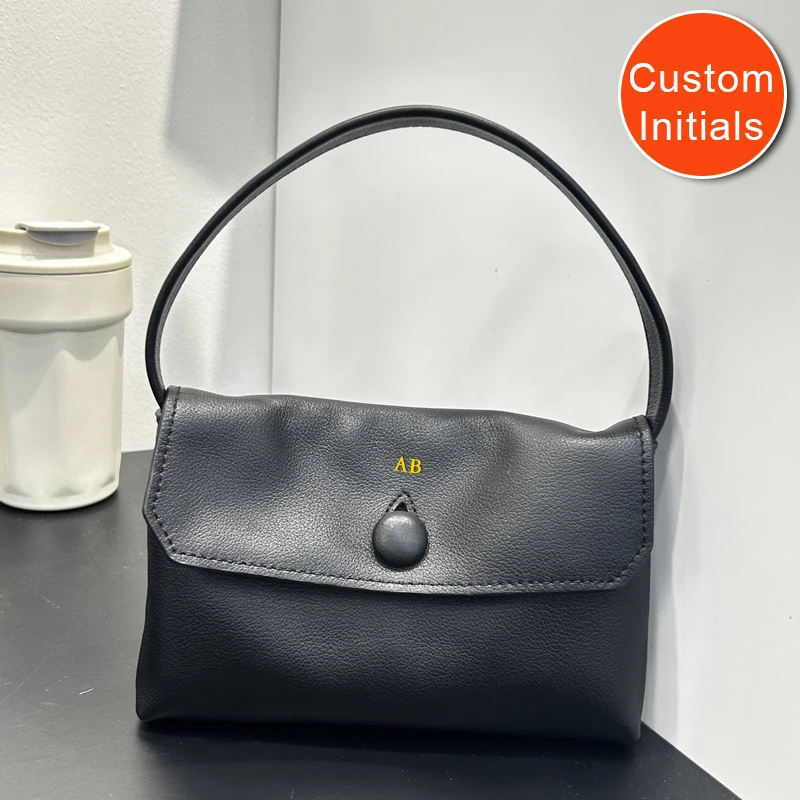 حقائب صغيرة من الجلد الطبيعي بأحرف أولية مخصصة للنساء، حقائب يد ومحافظ فاخرة من تصميم مصممين 2026، جديدة في حقيبة معصم مزخرفة بأزرار من جلد البقر الطبيعي جودة عالية ًالشحن مجانا وصول الشحن السريع #1