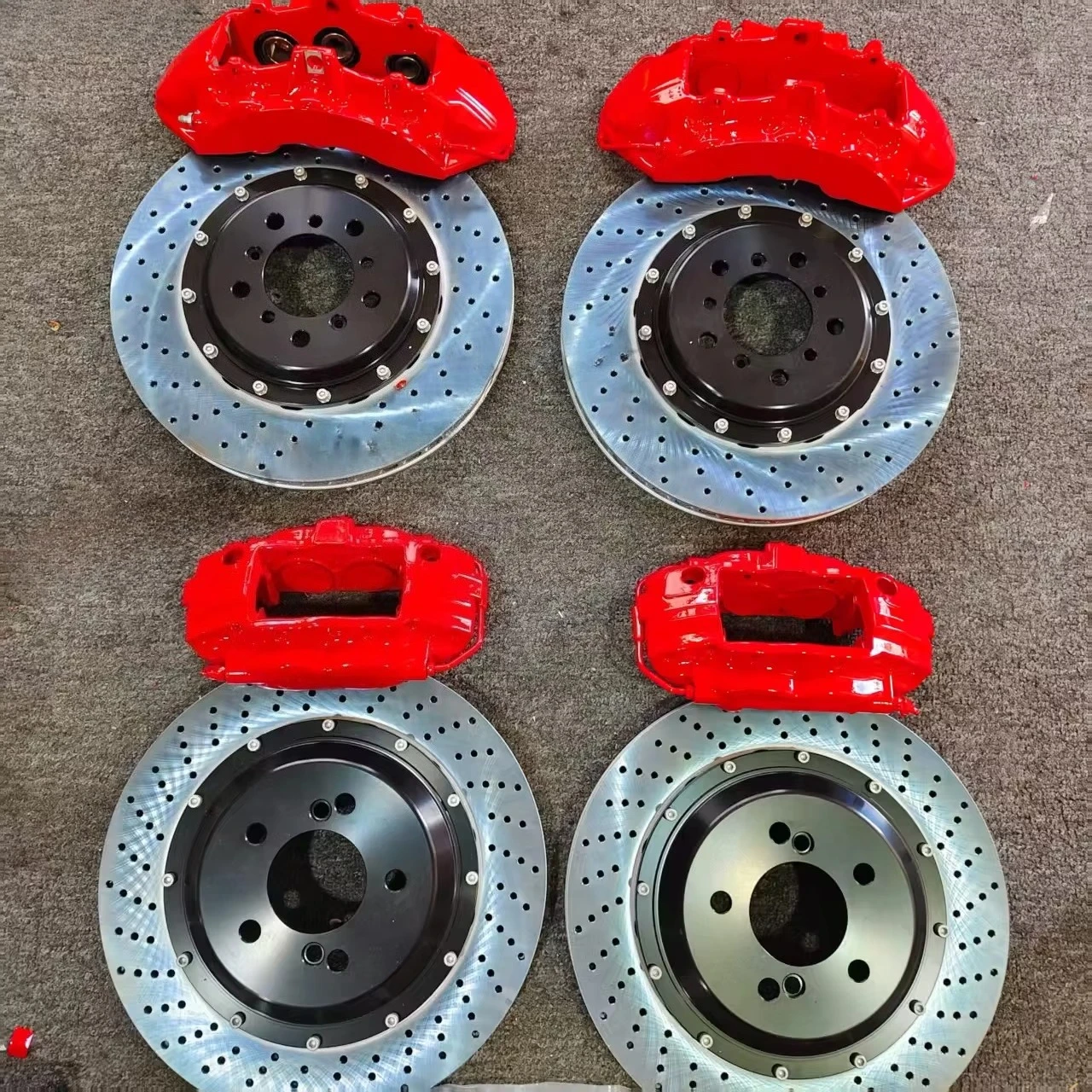 

Комплекты гоночных тормозных суппортов для A6L, A4L, A7L, Q2L, Q3, Q5L (автозапчасти)