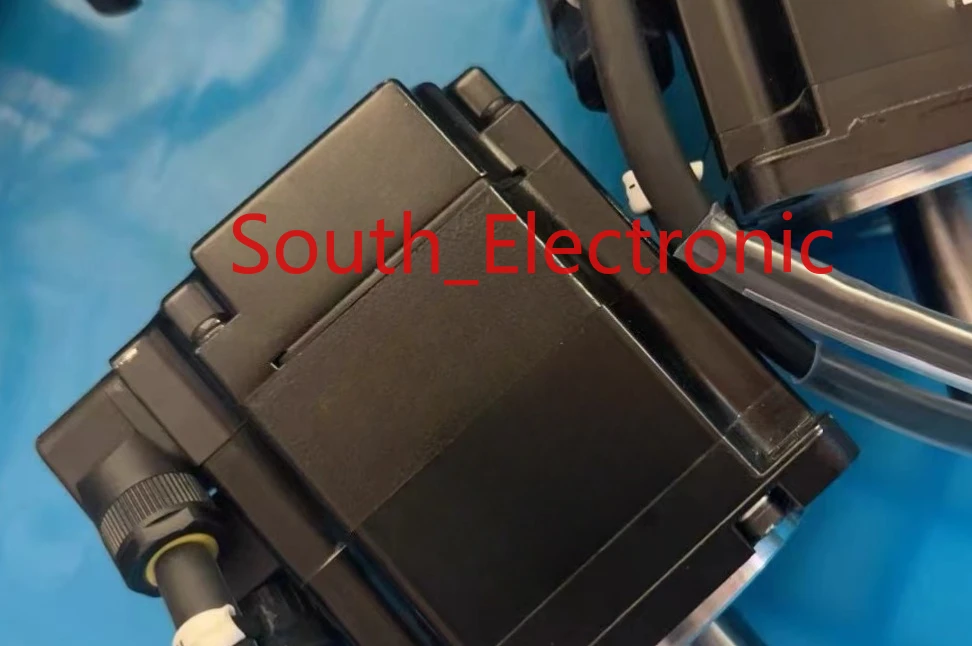 

Серводвигатель SGM7J-02A7D61, в хорошем рабочем состоянии, бесплатная доставка