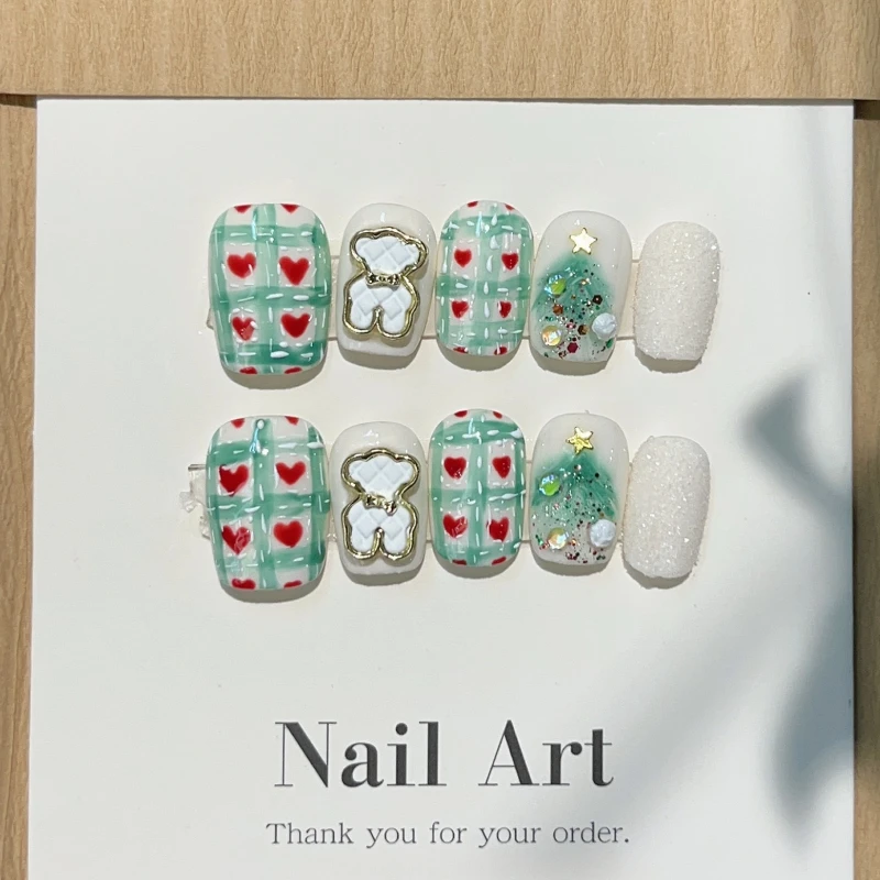 10Pcs Christmas Model Short Square Press on Fake Nails Hand Painted Plaid Love Heart Cute Bear Pine Tree Nails Wearable Nail Art