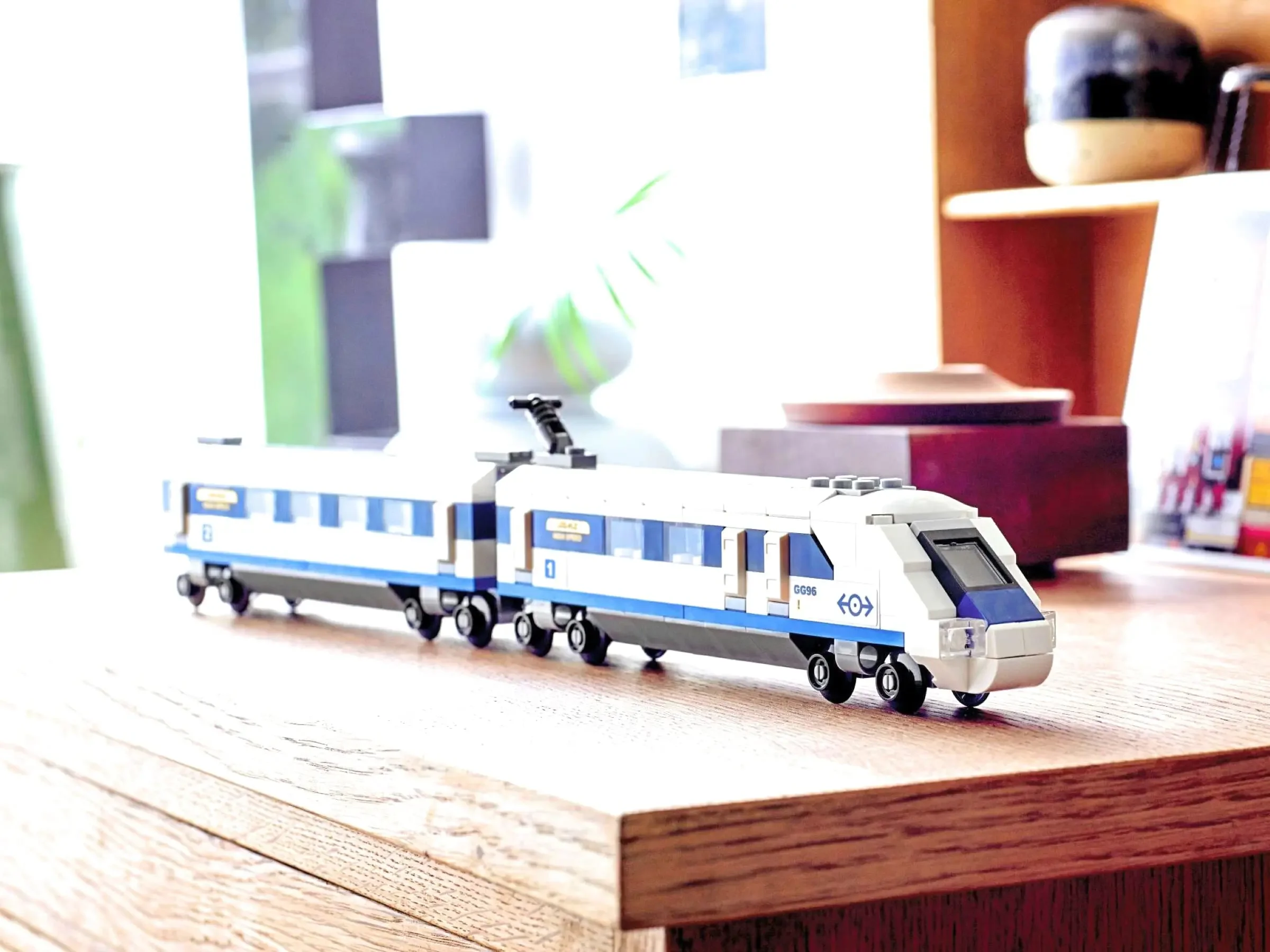 LEGO Creator High-Speed Train 2 Connected Carriages One of Which Contains The Driver’s Compartment and Has A Sloped Front 40518