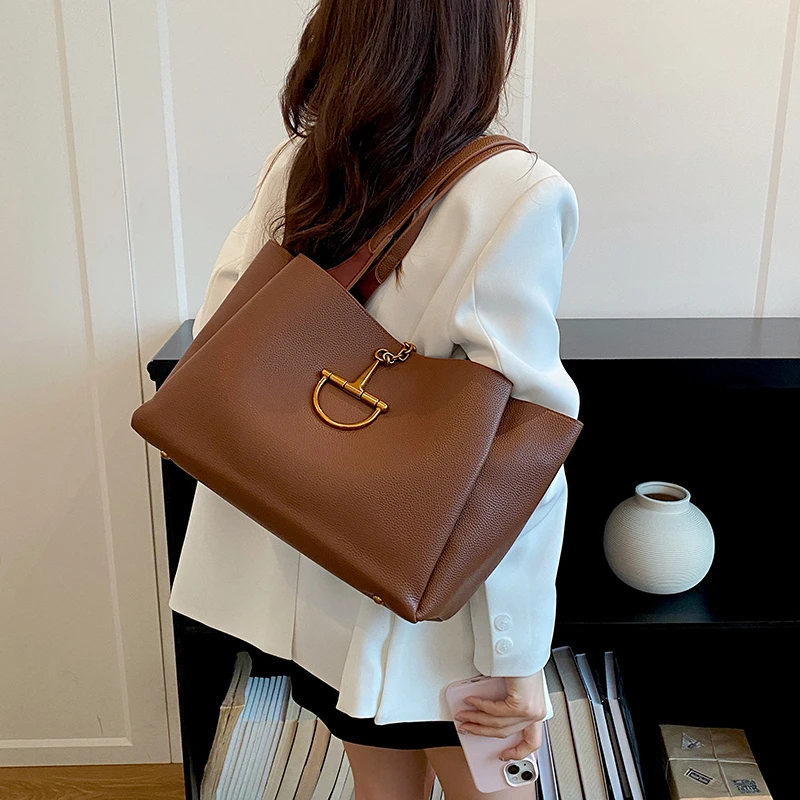 bolso-de-compras-de-gran-capacidad-lujoso-y-moderno-diseno-clasico-bolso-de-hombro-para-mujer-con-elegante-correa-de-cadena