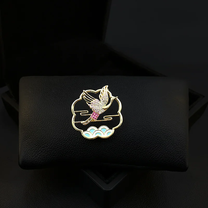 

Brooch Crane Flying in the Cloud for Women Suit Vintage Bird Animal Pin Clothing Accessories Luxury Corsage Jewelry Gifts 5239