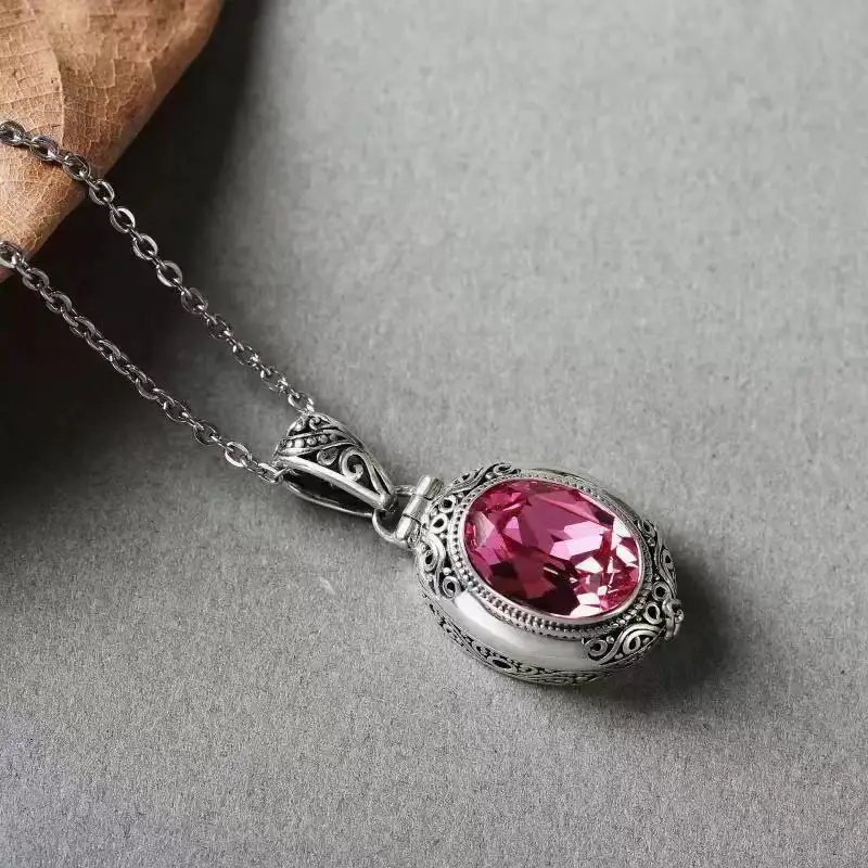Vintage Classic Open Oval Frame Design Pendant Necklace Inlaid with Synthetic Zirconia Suitable for Daily Banquets Dates Gifts