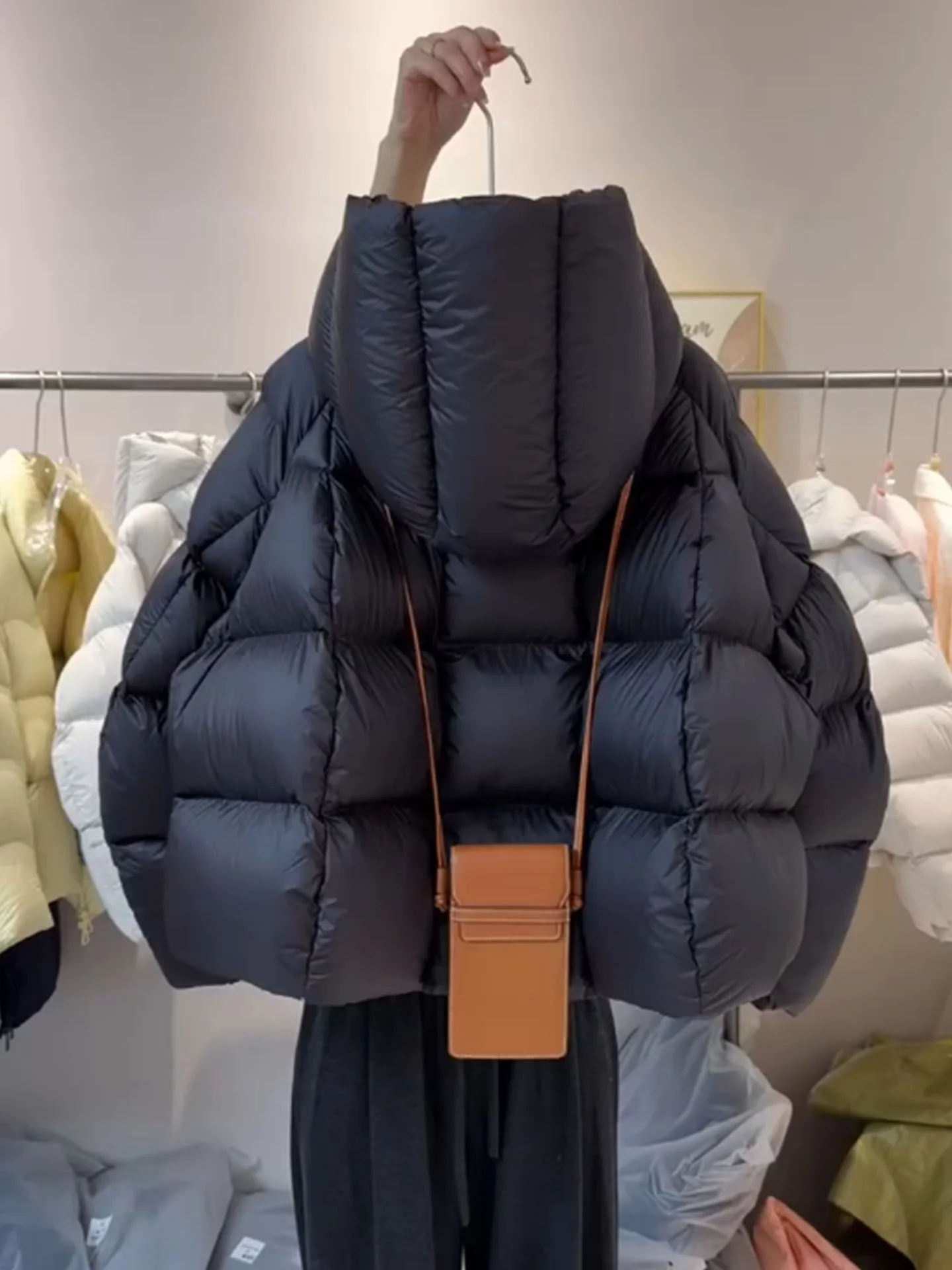 

Уникальное женское пуховое пальто Cort Bla 2025, зимнее корейское пальто с хлебом, теплое термостойкое волокно из полиэфирного волокна с высокой талией