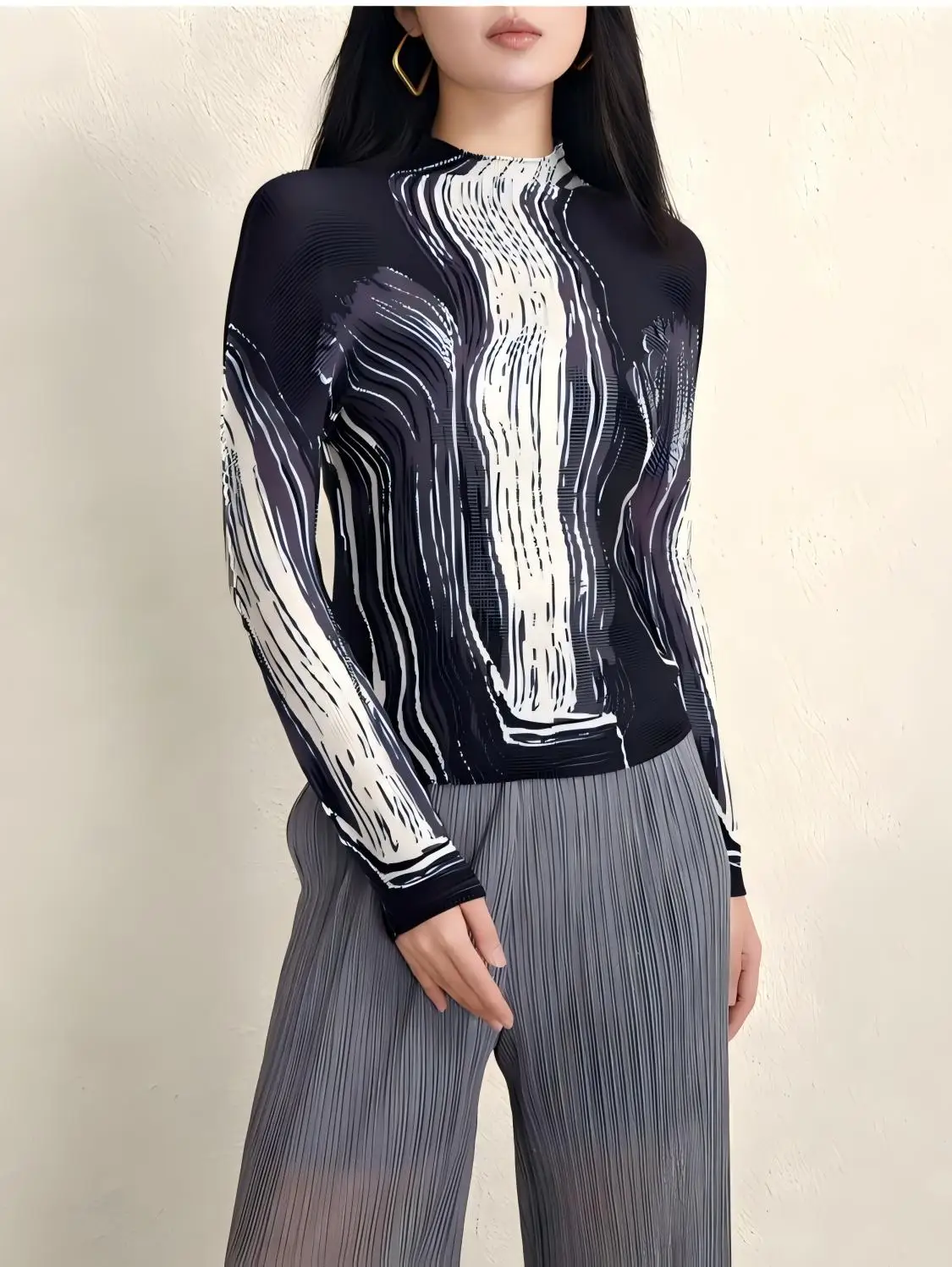 High-end black and white ink-wash print pleated base layer top, stretchy and slimming long-sleeved T-shirt for women.