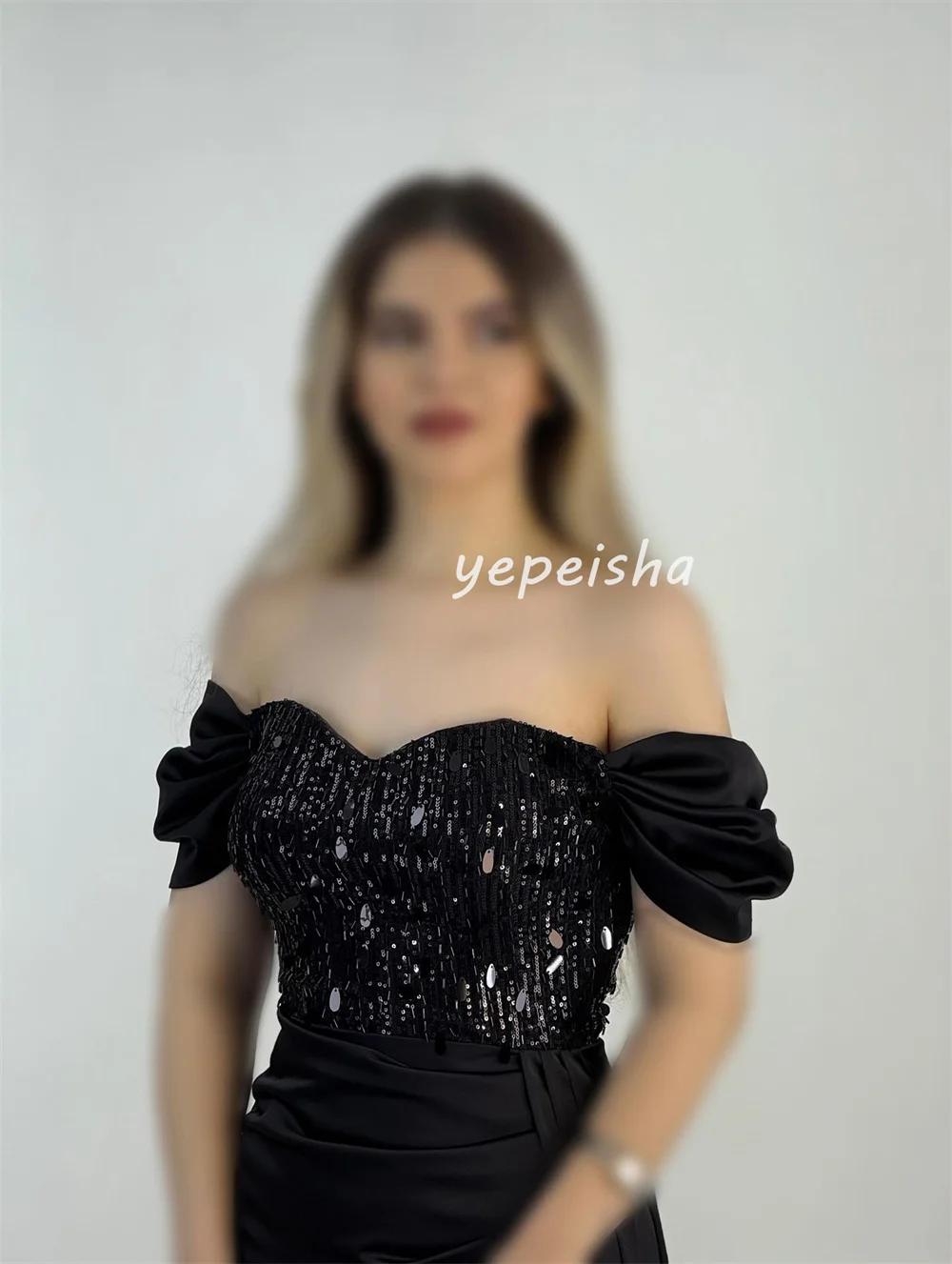 Abiti lunghi personalizzati con pieghe intricate abbinate drappeggiate con paillettes A-line con spalle scoperte Abiti da cerimonia su misura Squisiti sexy