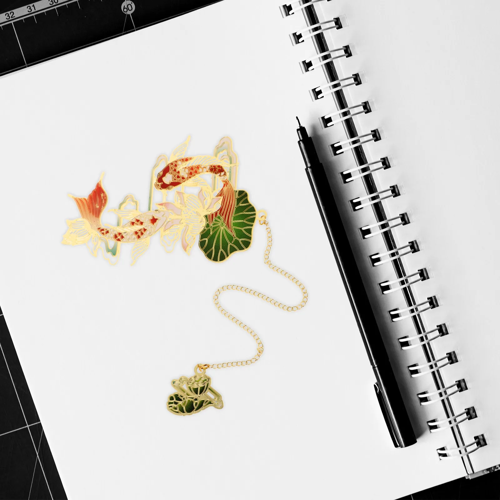 

2Pcs Metal Bookmarks Delicate Chinese Style Reading Mark with Pendant for Men Women Teachers and Students Multi-Occasion Gift