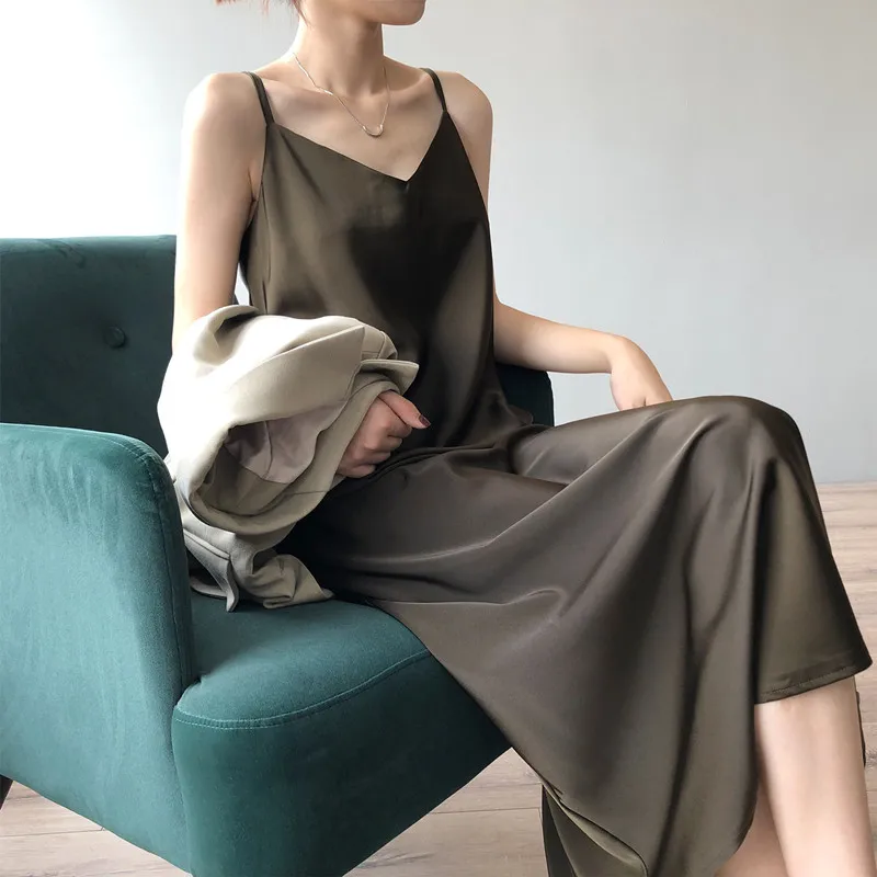 

MRMT 2024 Brand New Satin Sling Dress Female Long V-Neck Temperament Is Thinner And Base Long Skirt Women's Long Skirt