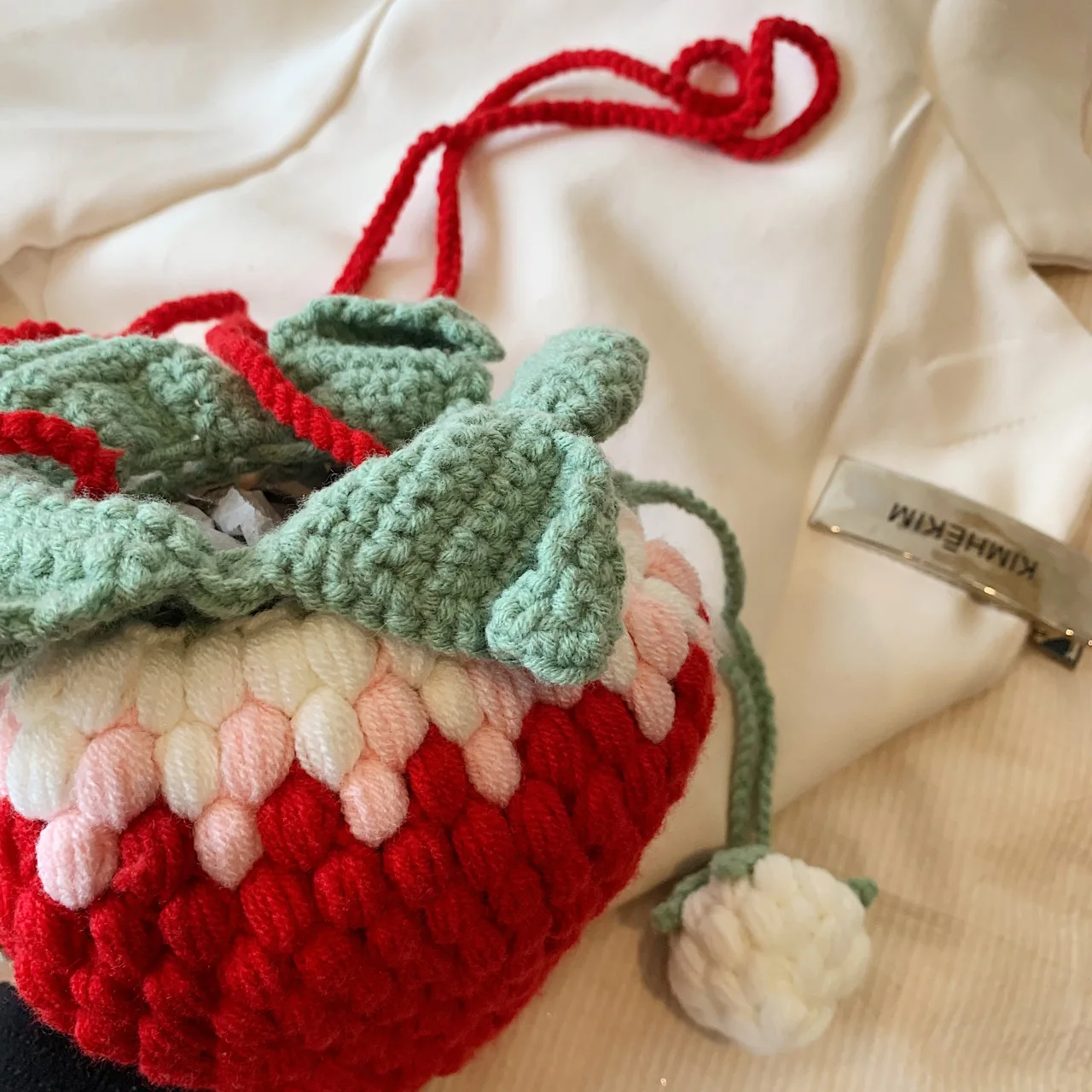 2023 Novelty Handmade Strawberry Knitted Crossbody Bag DIY Personalized Crochet Wool Small Satchel Bag Cartoon Cute Sling Purses