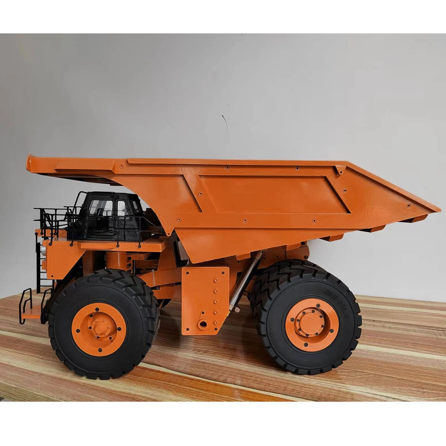 

Outdoor Toys 1/20 Metal Rc Hydraulic Mine Truck 793D Dumper Car Painted Orange Finished Model I6X Radio Lights For Adults