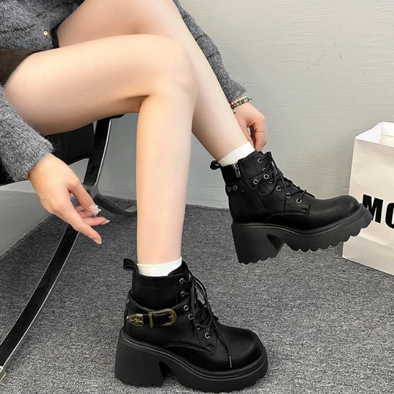 من المألوف الأكثر مبيعا ومتعددة الاستخدامات عالية الكعب حذاء من الجلد النساء أنيقة شتاء جديد 2025 أحذية الموضة مثير مكتنزة التمهيد #1