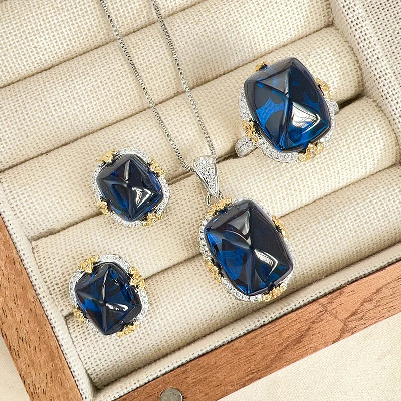 

Ювелирный набор: винтажный кулон с синим шпинелем в форме сахарной палочки, 12*16-10*12 мм