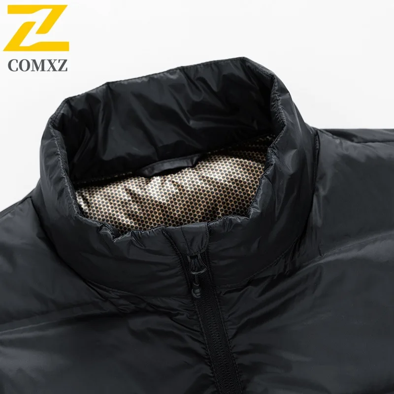 COMXZ 2025 رجل الشتاء الوقوف طوق سميكة البخاخ سترة مبطنة بالقطن مقاوم للماء يندبروف تكتيكات دافئة سترة واقية خفيفة الوزن