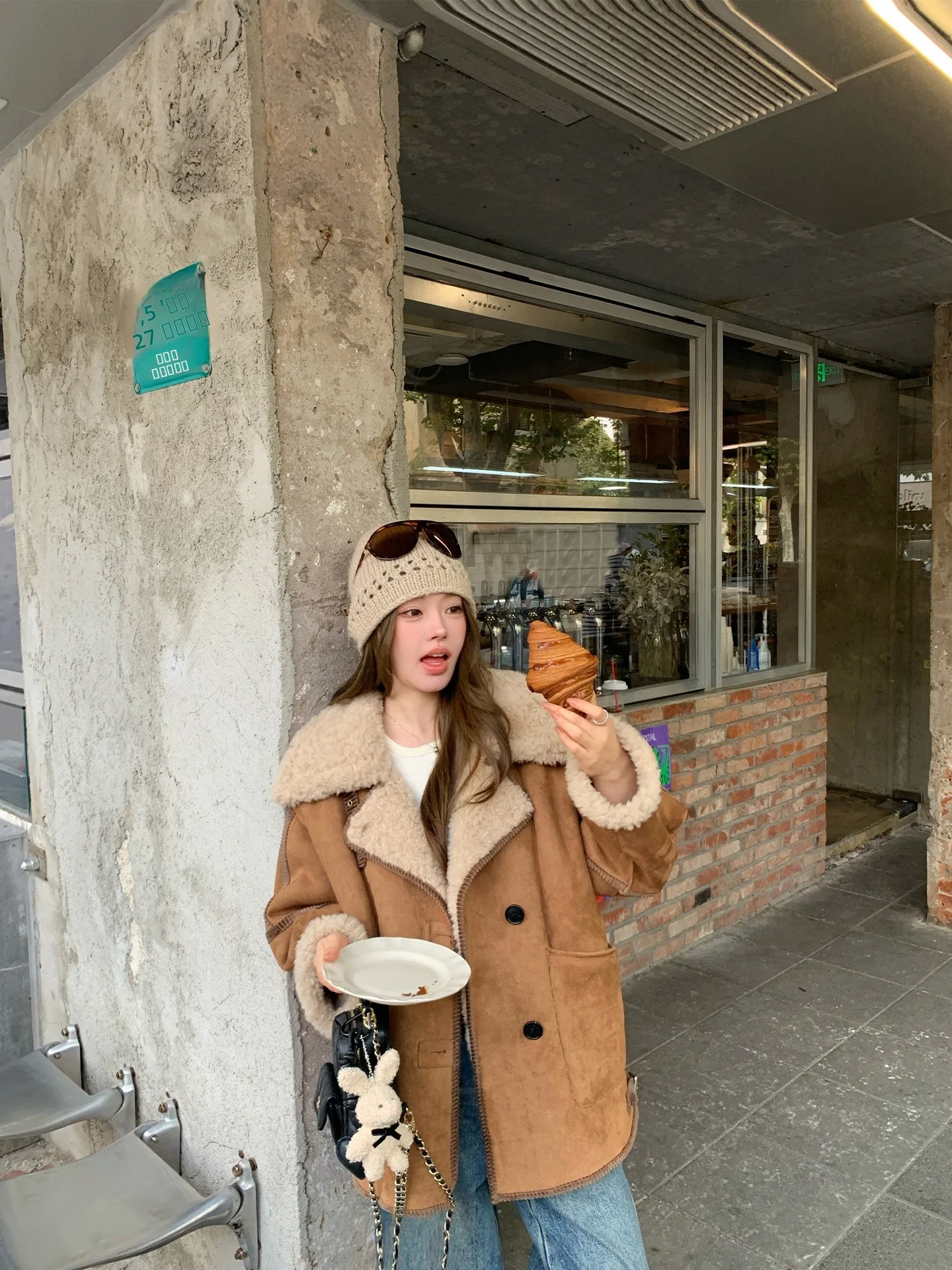 

Женская шуба Daisy Cappuccino 00 из шерсти с меховым воротником, зимняя верхняя одежда, повседневная, с двойной застежкой на пуговицы, длинная