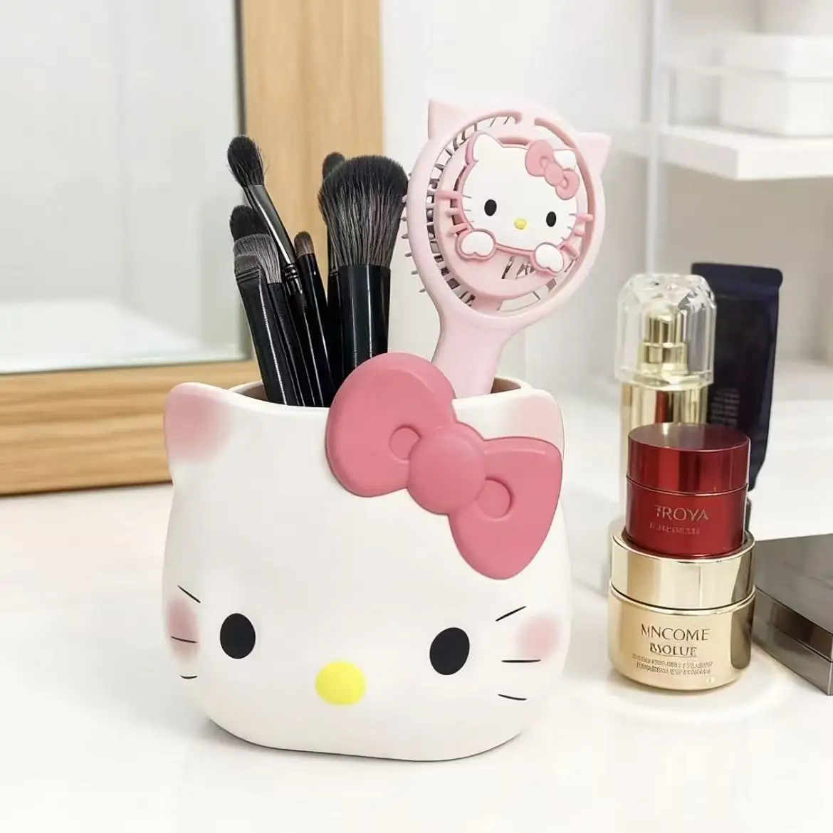 Sanrio Hello Kitty Plastic Pen Holder, Cute Makeup Brush Organizer, Desktop Organizer, Multifunctional Storage Box.
