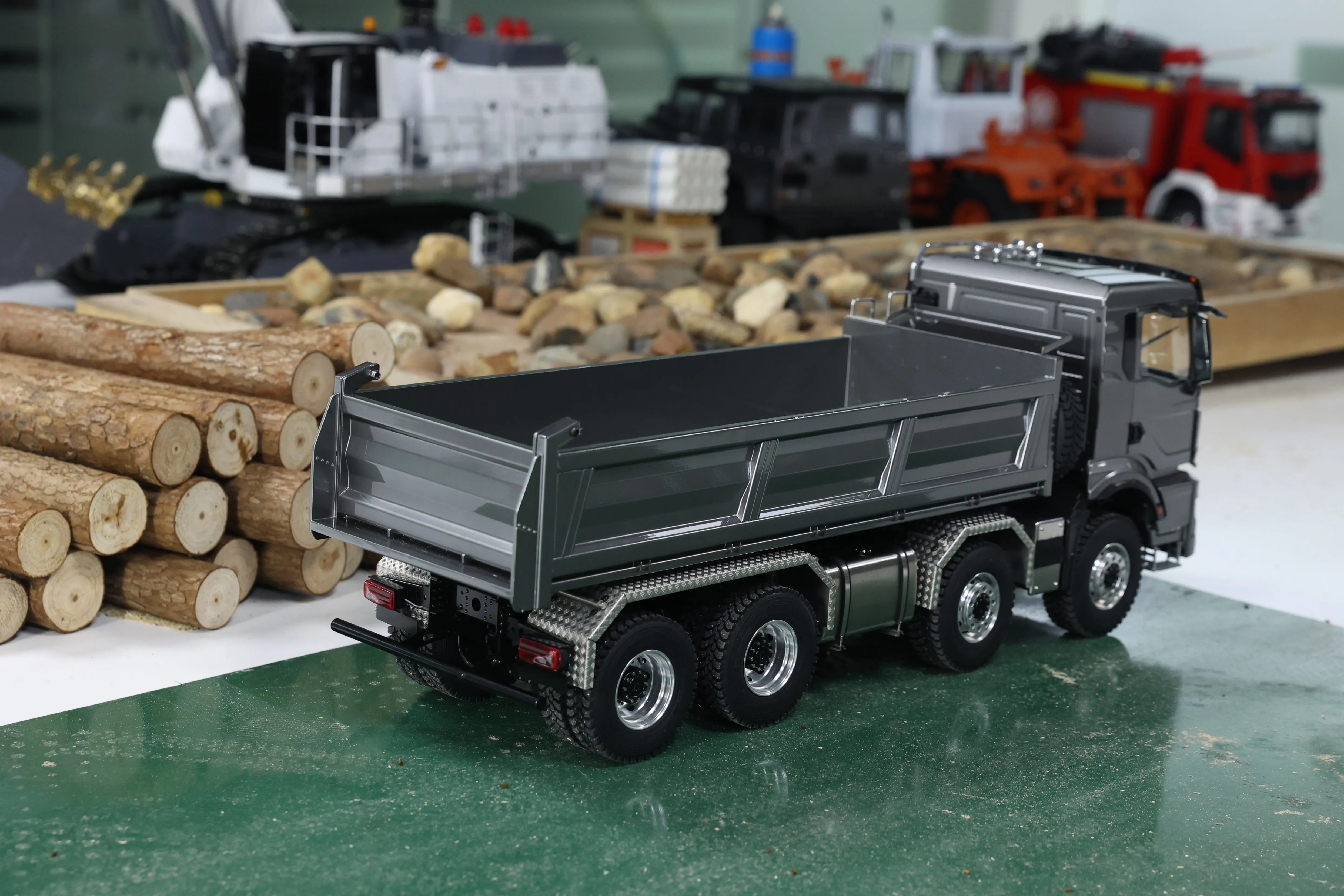 8x8 1/14 Scale RC Dumper Truck Metal Cabin Car Hydraulic Radio Control Tipper 2 Speed Dump Truck Model with Sound Light Set