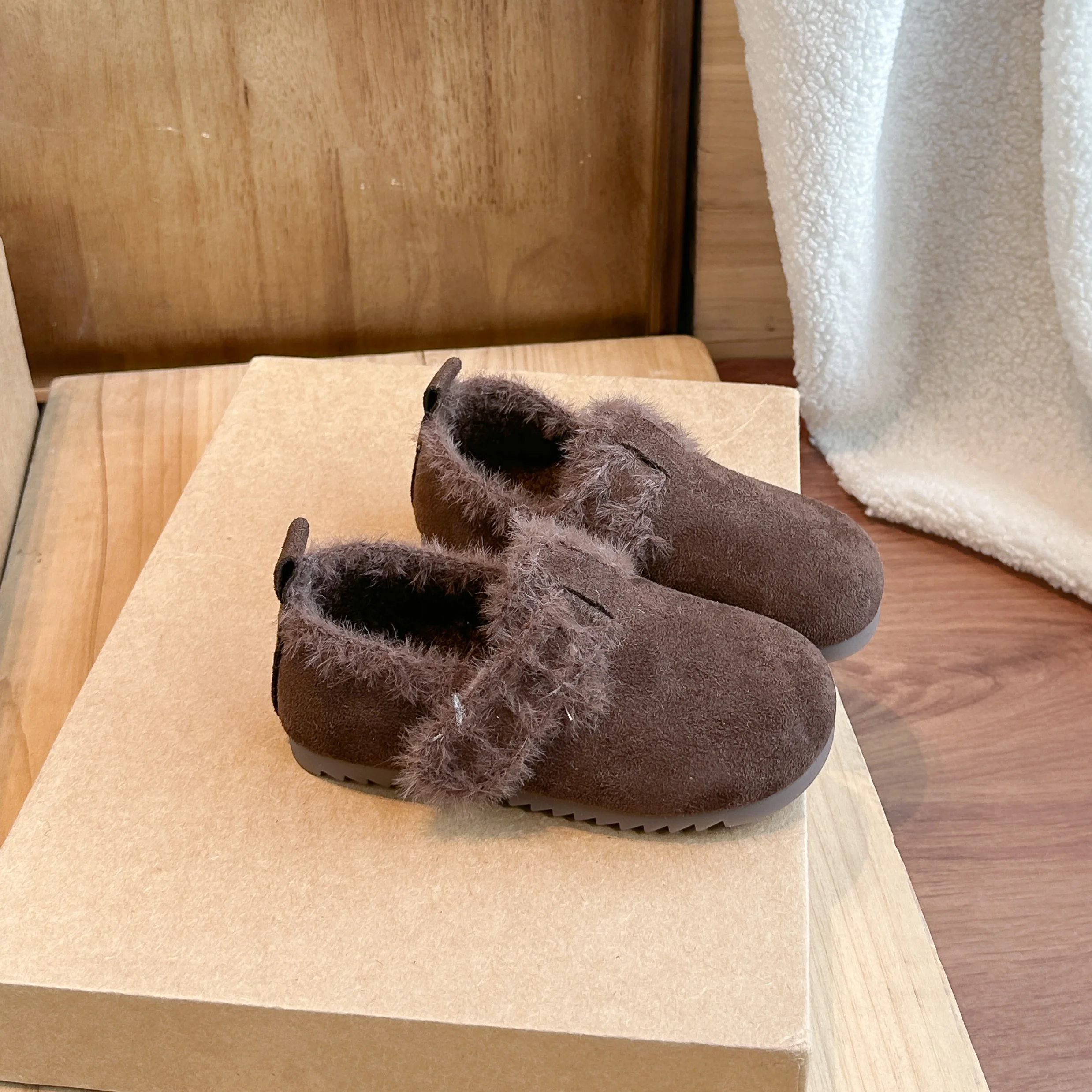 Children's Winter Snow Boots New 2026 Faux Suede Warm Plush Cotton Shoes Girls Fashion Anti-slip Rubber Sole Toddler Flat Shoes
