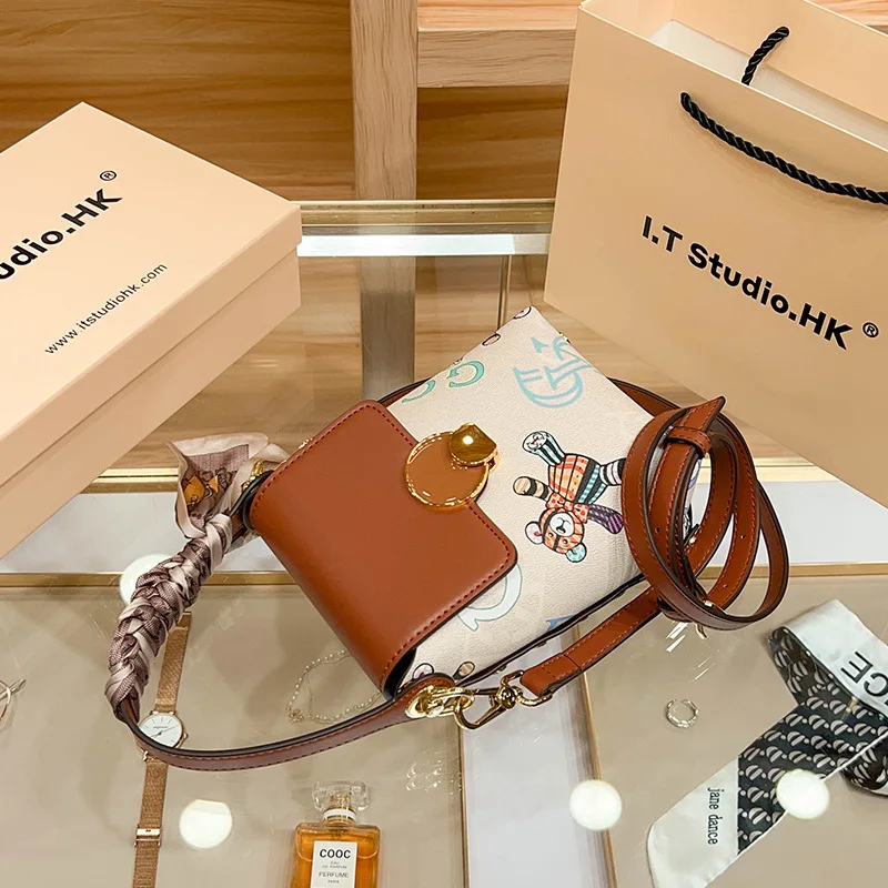 High Quality and Fashionable Printed Letter Phone Bag with Niche Design Women's Western-style One Shoulder Mini Waist Bag