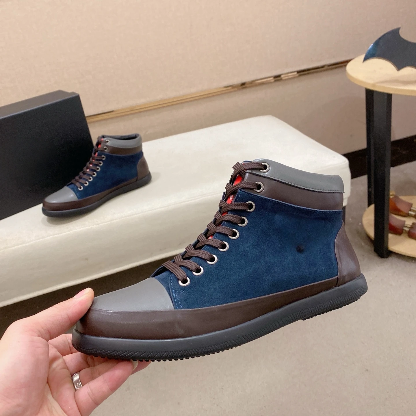 Zapatos altos hechos a mano de marca de lujo para hombre, botas de senderismo informales de cuero hasta el tobillo para el desierto, cuero de vaca de grano superior, regalos de vacaciones a la moda