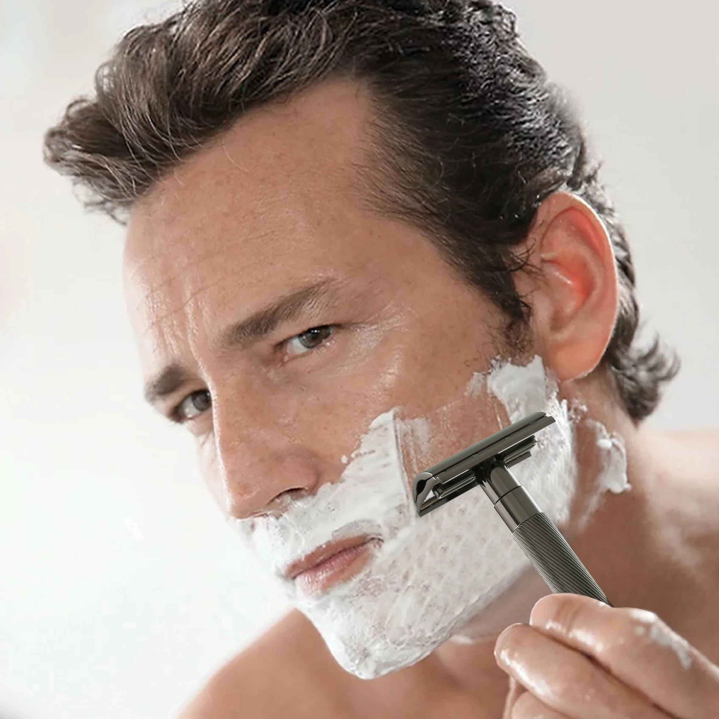 ماكينة حلاقة آمنة بحافة مزدوجة، مقبض طويل، حزمة شفرات من الفولاذ المقاوم للصدأ. 3 قطع تقليدية، تقلل من حرق الحلاقة، ناعمة