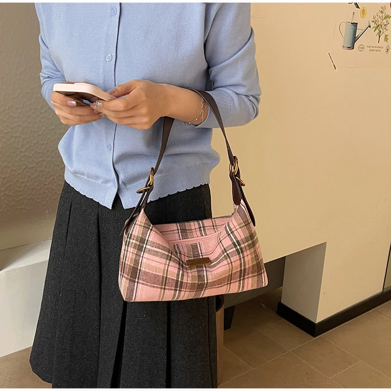 Karierte Hobo-Schultertasche, Retro-Handtasche aus kariertem Stoff, Y2k Vintage-Handtasche, Herbst-Winter-Handtasche für Damen, ideal für den täglichen Gebrauch. – Detail 5